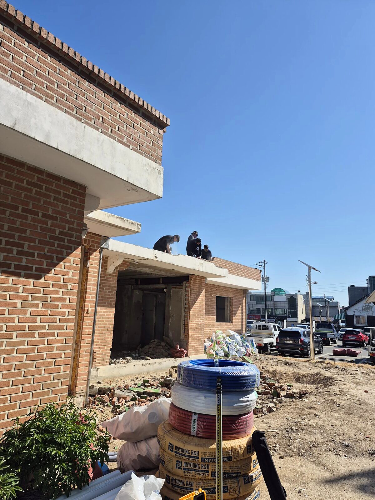 수원 건물외벽리모델링 옥상 파라펫 조적 철거 현장