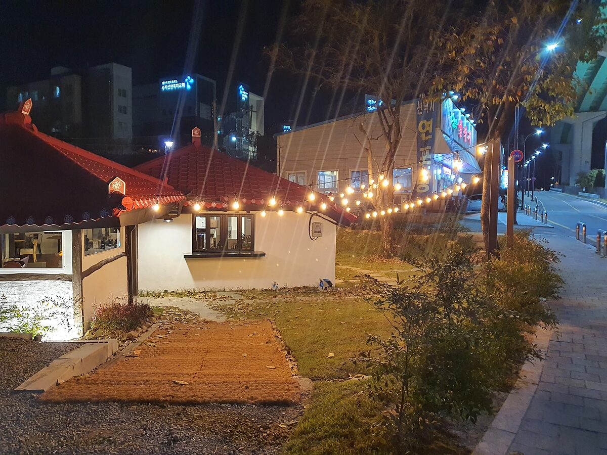 수원 한옥카페리모델링 목조 테라스 데크 전경